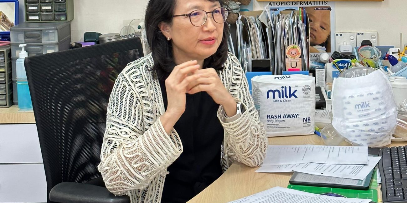Pediatrician talking about diapers in a clinic