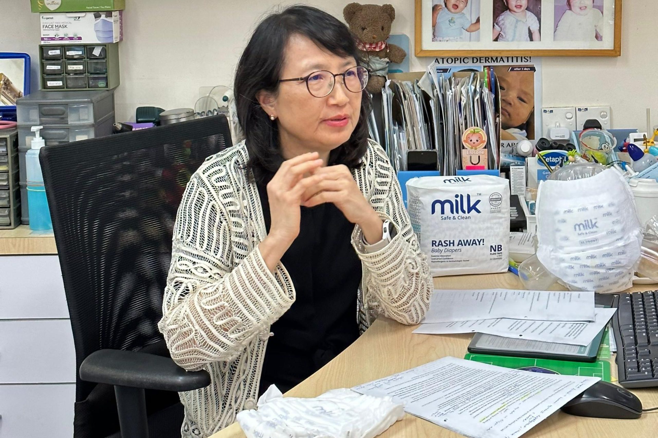 Pediatrician talking about diapers in a clinic