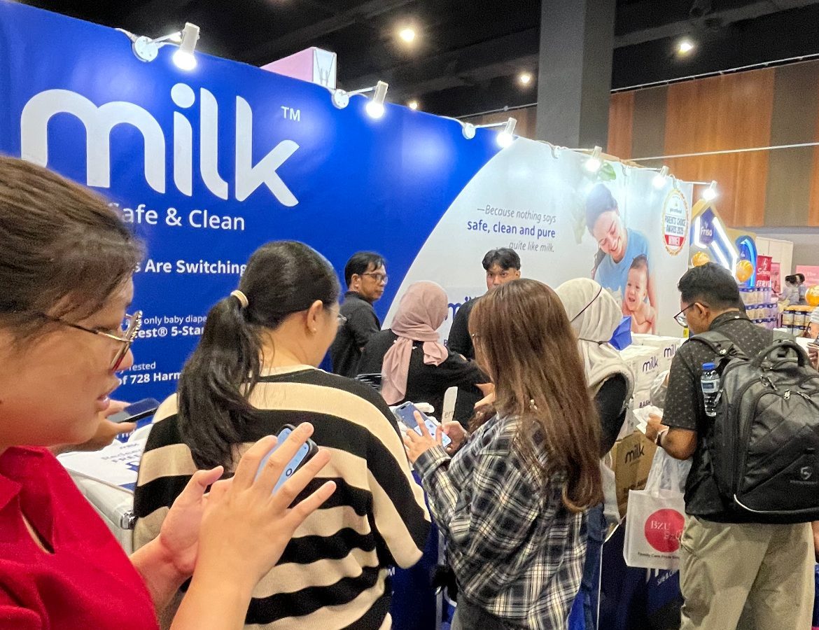baby expo crowd in front of MILK diapers
